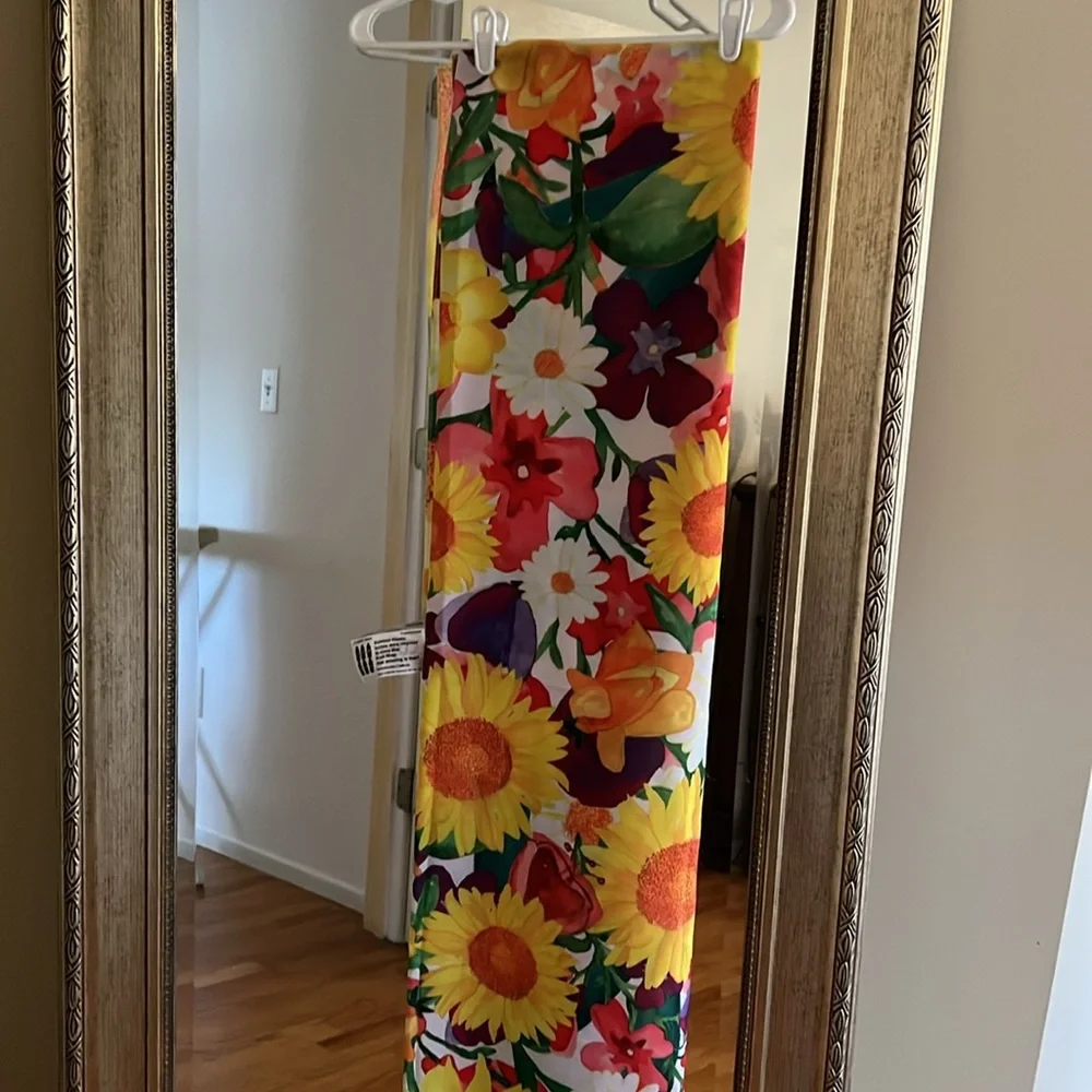 6/$20 Lush Fabric Wrap NWT 48 X 48” Square.
